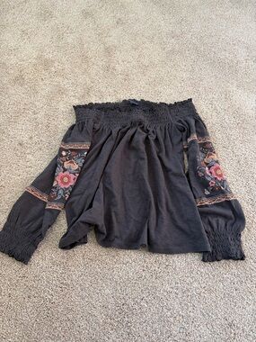 American Eagle Off-Shoulder Grey-Black Top with Floral Embroidered Sleeves
